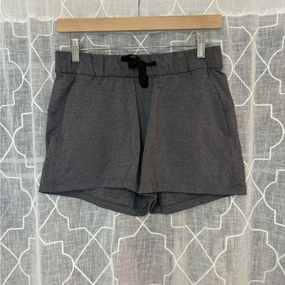 Lululemon gray cinch-able size 6 shorts